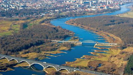 Entlang der deutsch-polnischen Grenze. Auf der fünften von neun Etappen macht die „Mementour“ Zwischenstation in Frankfurt (Oder). Die Sportschüler werden auf der Reise nicht nur Hunderte Kilometer zurücklegen, sondern auch viele Gedenkstätten besuchen.