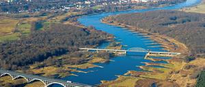 Entlang der deutsch-polnischen Grenze. Auf der fünften von neun Etappen macht die „Mementour“ Zwischenstation in Frankfurt (Oder). Die Sportschüler werden auf der Reise nicht nur Hunderte Kilometer zurücklegen, sondern auch viele Gedenkstätten besuchen.