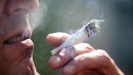 Die meisten Cannabis-Patienten leben in NRW, in Mecklenburg-Vorpommern gibt es nur einen Cannabis-Patienten.