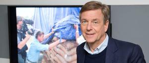 "Wir sind besorgt darüber, wie Kriege, Krisen und Seuchen das Nachrichtenbild dominieren", sagt Claus Kleber.