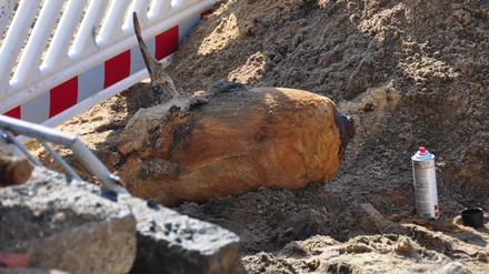 Die 250 Kilo schwere Bombe US-amerikanischen Ursprungs war bei Bauarbeiten entdeckt worden und soll entschärft werden.