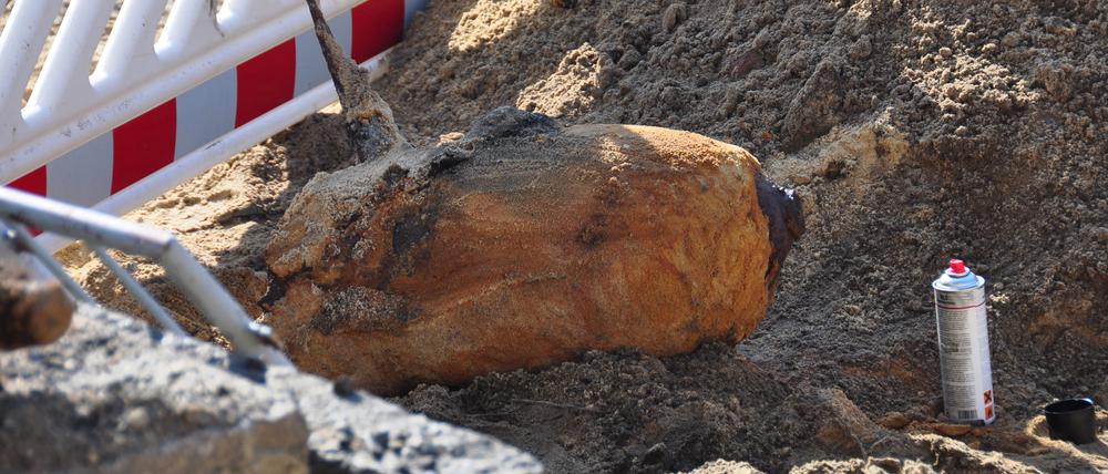 Die 250 Kilo schwere Bombe US-amerikanischen Ursprungs war bei Bauarbeiten entdeckt worden und soll entschärft werden.