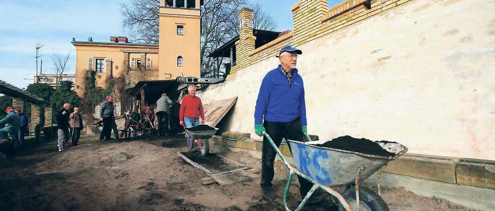 Kein Strohfeuer. Seit zehn Jahren arbeiten die Vereinsmitglieder an der Wiederherstellung des Winzerbergs. Dieses Jahr sollen die Arbeiten fast abgeschlossen sein.