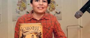 Bücherwurm. Tillmann liest gerne lustige Krimis und Harry Potter.