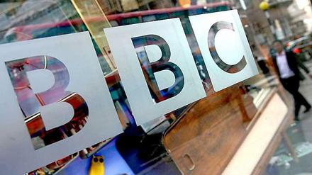 God save the BBC? Laut eines Berichts des britischen Parlaments hat die Rundfunkanstalt mit ihren jetzigen Strukturen keine großen Zukunftschancen.
