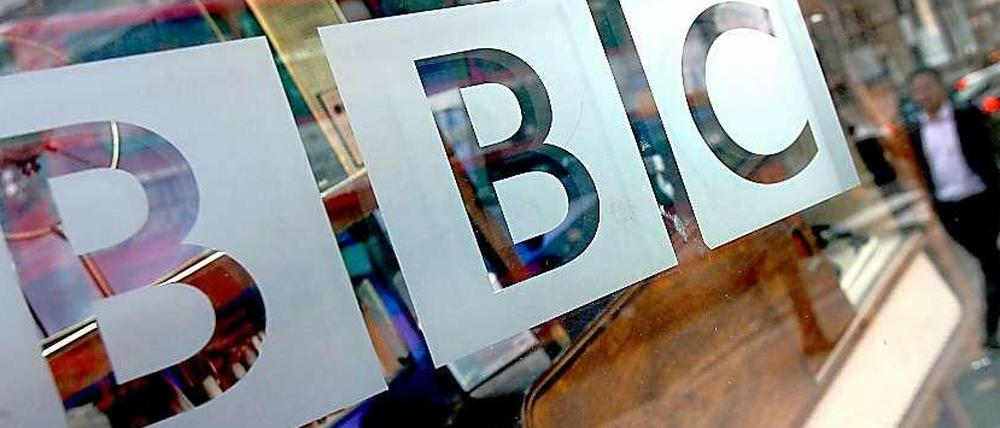 God save the BBC? Laut eines Berichts des britischen Parlaments hat die Rundfunkanstalt mit ihren jetzigen Strukturen keine großen Zukunftschancen.