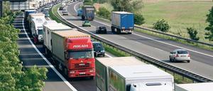 Staufalle. Die A 24 und die A10 sind eine Staufalle. Der Verkehrs ist enorm gewachsen, ein sechsspuriger Ausbau seit Jahren geplant.