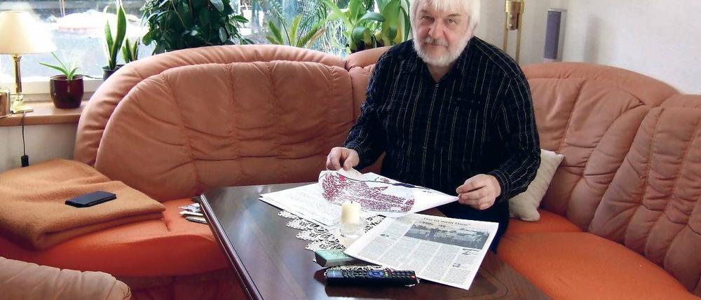 Mann der ersten Stunde. Vor 25 Jahren gründete Klaus-Jürgen Warnick mit weiteren von Rückübertragungsansprüchen Betroffenen den Kleinmachnower Nutzerverein. Zurzeit sichtet er Archivmaterial für die Jubiläumsveranstaltung.