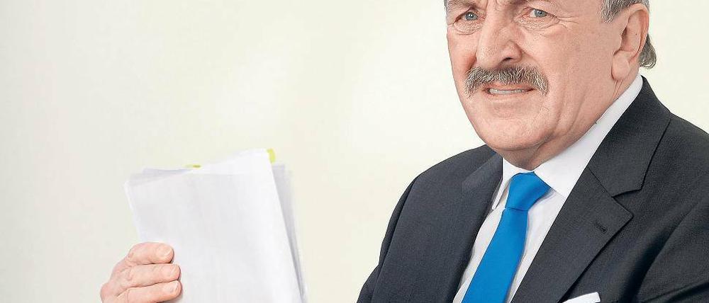 Verurteilt. Gubens Bürgermeister Klaus-Dieter Hübner (FDP) wurde wegen wegen Bestechlichkeit und Untreue zu einem Jahr und sechs Monaten Haft auf Bewährung verurteilt.