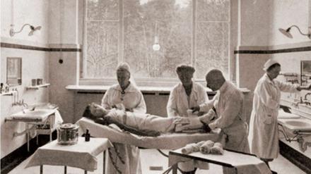 Ärzte haben bereits vor 100 Jahren Tuberkulose-Kranke in den Heilstätten behandelt.