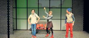 Streiten als Methode der Freundschaft. Renzo (Davide Brizzi), Emilia (Lea Willkowsky) und Linus (Johannes Heinrichs) (v.l) suchen nach Nähe.