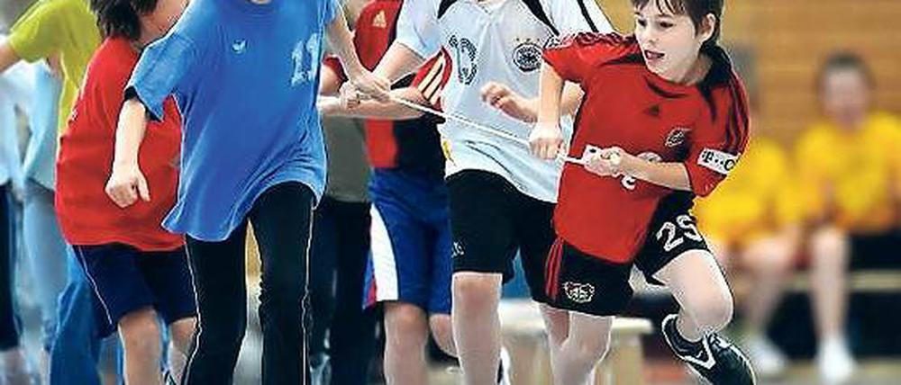 Grundschüler sollen beim Sportunterricht viel über Bewegung lernen. In der Zeppelin-Grundschule ist das derzeit nur eingeschränkt möglich.