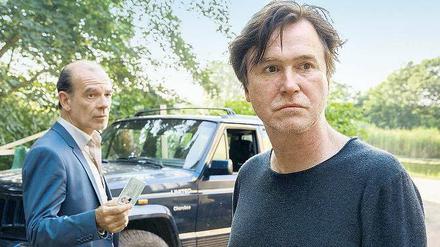 Kommissar Andreas Keppler (Martin Wuttke, links) verdächtigt Christian Scheidt (Uwe Bohm)