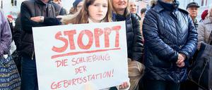 Sauer. Die Demonstranten zogen vom Landratsamt zur Klinik.