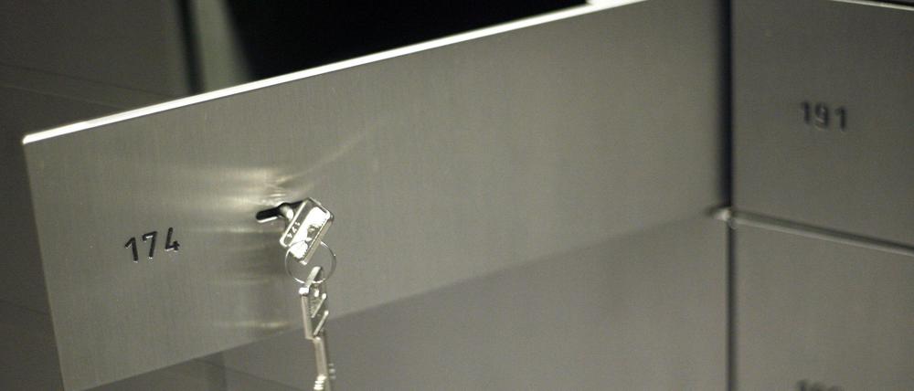 Handy ins Schließfach. Das garantiert Unerreichbarkeit