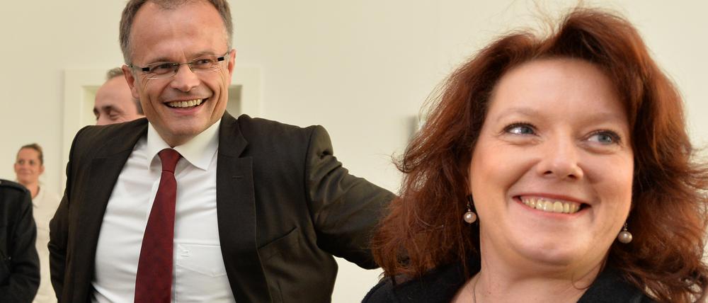 Ein Grund zur Freude: Da verrät Generalsekretärin Anja Heinrich laufende Putschvorbereitungen gegen Schierack und wird in der Not zur Königsmörderin. Hellau!
