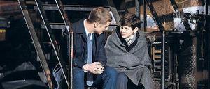 Detective Gordon (Ben McKenzie, l.) verspricht Bruce Wayne (David Mazouz), den Mörder seiner Eltern zu finden.