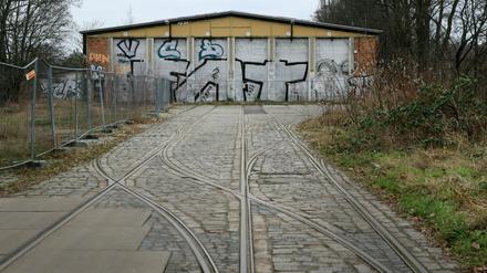 Das alte Straßenbahndepot in der Heinrich-Mann-Allee.
