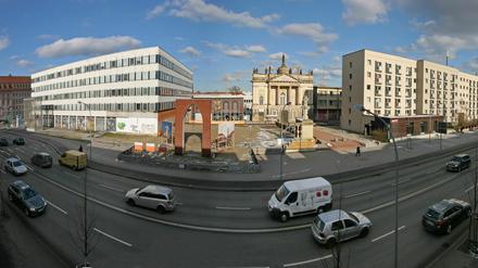 Der B-Plan sieht rund um die irgendwann wieder aufgebaute Garnisonkirche einen Stadtplatz vor - auch dort, wo heute das Studentenwohnheim in der Breiten Straße steht.