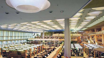 Räumliche Weite schafft Gedankenfreiheit. Blick in den Lesesaal der Staatsbibliothek am Kulturforum.