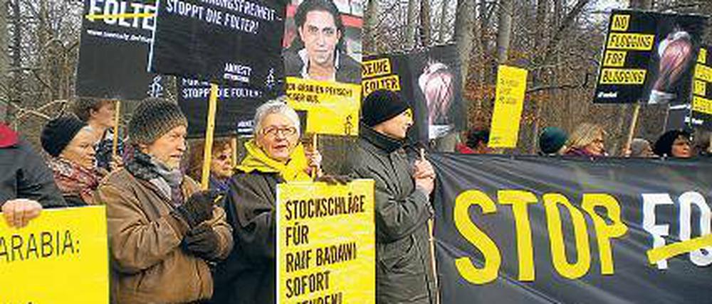 Weitermachen, weiterwachen. Rund 50 Menschen kamen zum Protest.