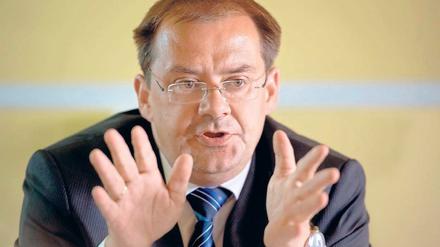 Verbaltrickser. Brandenburgs Agrarminister Jörg Vogelsänger (SPD) selbst spricht nie von Massentierhaltung, er meidet den Begriff.