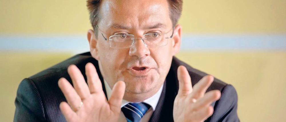 Verbaltrickser. Brandenburgs Agrarminister Jörg Vogelsänger (SPD) selbst spricht nie von Massentierhaltung, er meidet den Begriff.