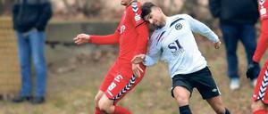 Mit guten Szenen: Babelsbergs Jean-Marc Soine gegen den Ex-Nulldreier Ramy Raychoumi.