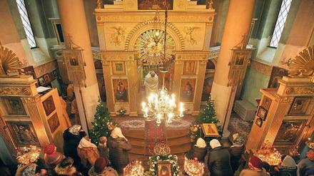 Im Licht: Der reich geschmückte Innenraum der Alexander-Newski-Gedächtniskirche auf dem Kapellenberg bei der vergangenen Neujahrsfeier der Gemeinde. Architektonisch deutlich nüchterner soll das lang geplante Gemeindezentrum in der Nähe ausfallen.