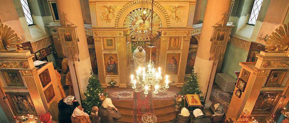 Im Licht: Der reich geschmückte Innenraum der Alexander-Newski-Gedächtniskirche auf dem Kapellenberg bei der vergangenen Neujahrsfeier der Gemeinde. Architektonisch deutlich nüchterner soll das lang geplante Gemeindezentrum in der Nähe ausfallen.
