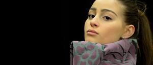 Ein Model präsentiert während einer Probe zur "Potsdam Now" Couture des israelischen Designers Merch Mashiah.