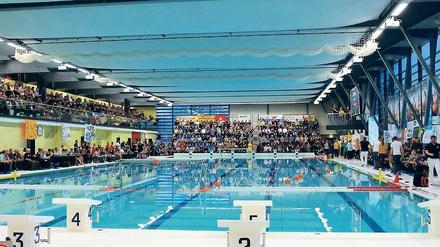 Volles Haus. 750 Zuschauer verfolgten die Partie im Plauener Stadtbad.