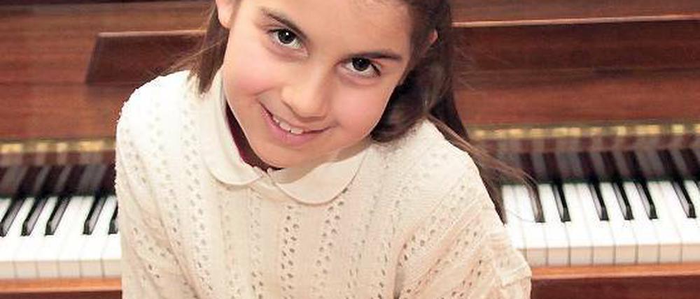 Am liebsten Rachmaninoff. Die achtjährige Ellen Sagradov vertreibt sich ihre Freizeit gerne mit den ganz Großen am Klavier, mit Chopin zum Beispiel.