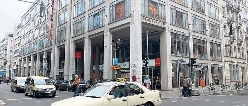 Mit Karte an der Kreuzung. Bisher konnten Taxifahrer auf Bargeld bestehen in der Weltstadt Berlin.