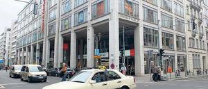 Mit Karte an der Kreuzung. Bisher konnten Taxifahrer auf Bargeld bestehen in der Weltstadt Berlin.