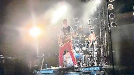 Fast ein Original. Thorsten Walenta gibt in der Revivalband Queen II - Magic Tribute auf seinem Schlagzeug den Beat an und geht damit seiner Leidenschaft für Musik nach.