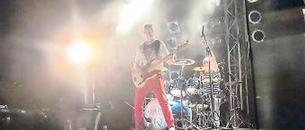 Fast ein Original. Thorsten Walenta gibt in der Revivalband Queen II - Magic Tribute auf seinem Schlagzeug den Beat an und geht damit seiner Leidenschaft für Musik nach.