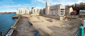 Parkplatz-Problem: Im hochpreisigen Wohnareal Speicherstadt soll eigentlich schon seit Jahren eine Tiefgarage Platz für bis zu hundert Fahrzeuge bieten. Im vergangenen Jahr wurde auch mit dem Bau begonnen – doch seit mehr als drei Monaten stocken die Arbeiten in der Baugrube neben dem Persiusspeicher.