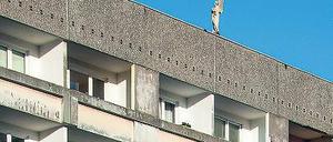 So gesehen. Nein, der Staudenhof hat nicht neuerdings eine Skulptur auf dem Dach. Getrickst wurde hier auch nicht, das Künstlerkollektiv Dreimeterturm hat einfach nur mal anders auf die Stadt geblickt.