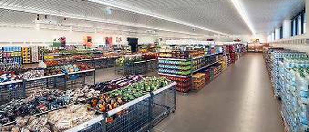 Mehr Platz. Breite Gänge und niedrige Regale sollen den Aldi-Kunden das Einkaufen erleichtern. Dafür sind größere Filialen nötig.