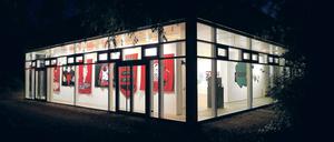 Die Utopie leuchtet in der Nacht. Und derzeit auch der Pavillon.