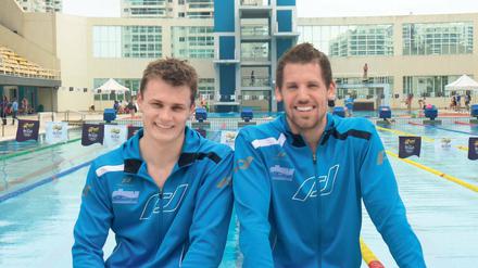 Olympisches Feeling in Rio de Janeiro. Die Potsdamer Christian Diener (l.) und Yannick Lebherz trainieren mit weiteren deutschen Spitzenschwimmern in dem Bad, das bei Olympia 2016 als Austragungsort der Wassersprung-Wettbewerbe genutzt werden soll.