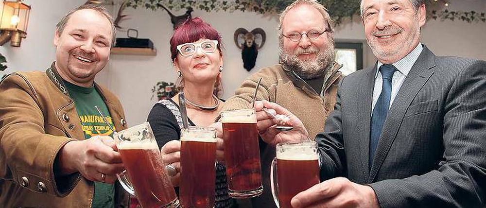 Prost! Brauer Köhler und Kirchhoff mit Susanne Müller („Schoko-Kunst“).