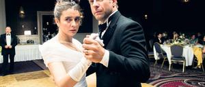 Ausgetanzt. Das derangierte Paar (Erica Rivas, Diego Gentile).