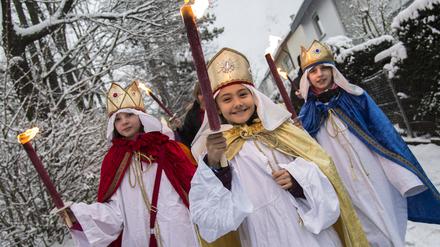 Sternsinger sammeln bundesweit Geld für andere Kinder.