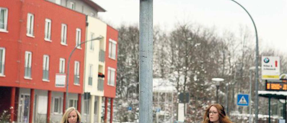 Selten geworden. Radwegzwang an der Förster-Funke-Allee in Kleinmachnow. Radfahrer dürfen hier nicht auf die Fahrbahn – und nicht auf den Gehweg.