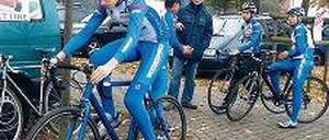 Vorbereitung auf der Rolle. Matthias vor einem Straßenrennen in Lohne.