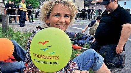 Zivilprotest. Auch durch Proteste wie hier in Finowfurt (Barnim) wurden zahlreiche Neonazi-Konzerte verhindert.
