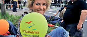 Zivilprotest. Auch durch Proteste wie hier in Finowfurt (Barnim) wurden zahlreiche Neonazi-Konzerte verhindert.
