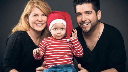 Weihnachtswunder. Carlos und seine Eltern Susanne und Jay.